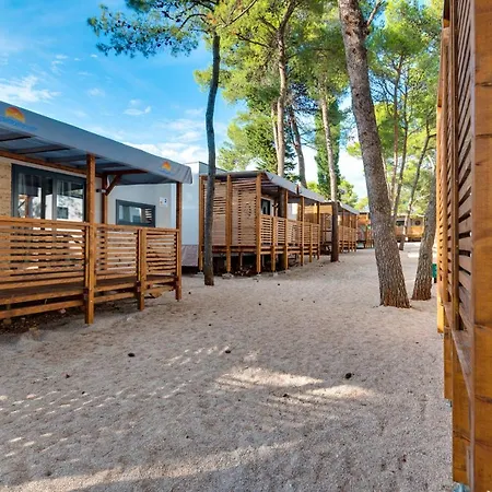 Resort Mobile 32 Pirovac