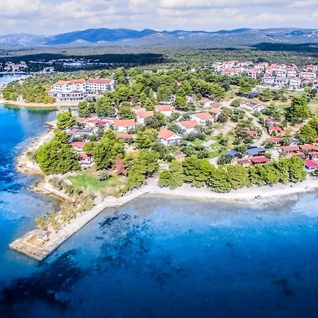 Mobile 32 Resort Pirovac