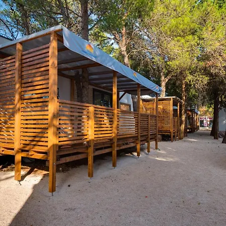 Mobile 32 Resort *